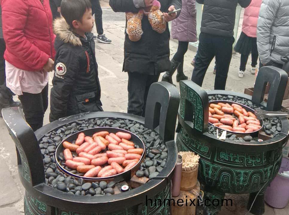 漢伯尅(ke)石鍋烤腸貴陽廟會(hui)倍受歡迎(ying)